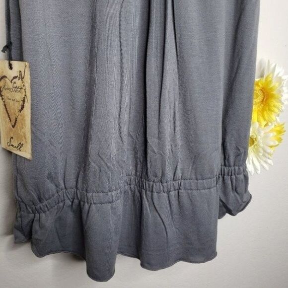 Love Stitch gray ruching buttoned scoop neckline tank top size small - Picture 14 of 14